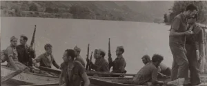 Ofensiva de l’exèrcit republicà creuant el riu Ebre a Benifallet. Biblioteca Nacional d’Espanya.