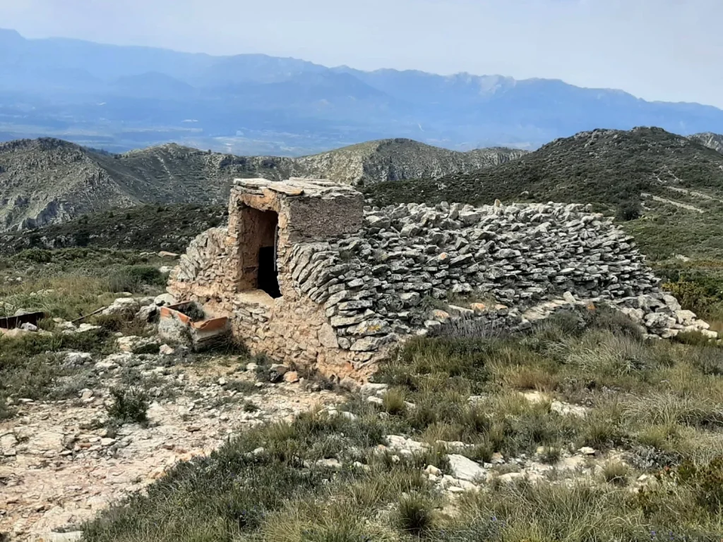 Construcció de pedra seca del terme de Tivenys