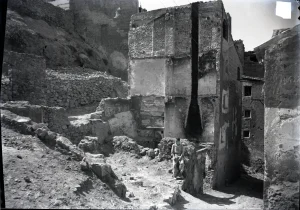 Imatge de l'actual Plaça del Conducte derruïda després dels bombardeigs del 38 sobre Benifallet