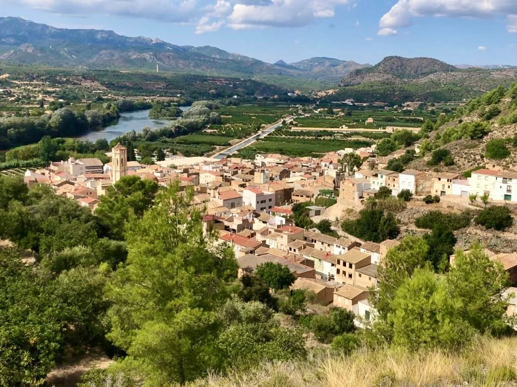 Captura aèria del poble de Tivenys