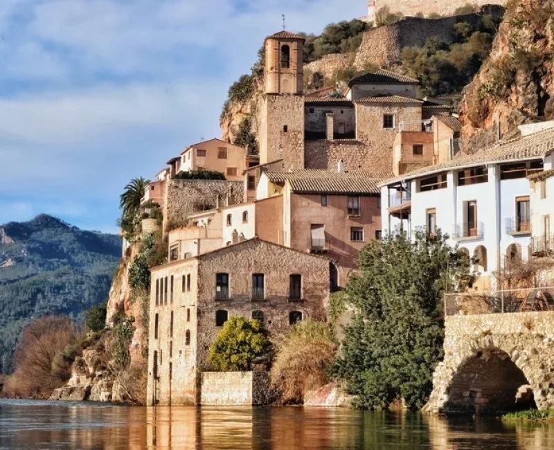 Miravet des del riu